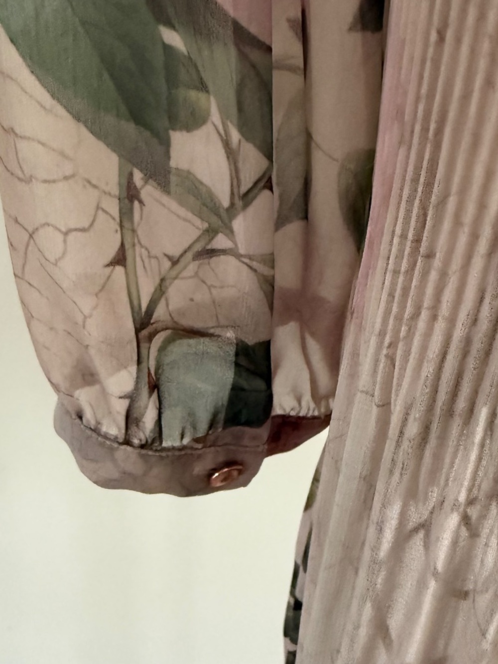 Ted Baker Pleated Sheer Floral Violet 3/4 sleeve top Sz 1 - Picture 8 of 13